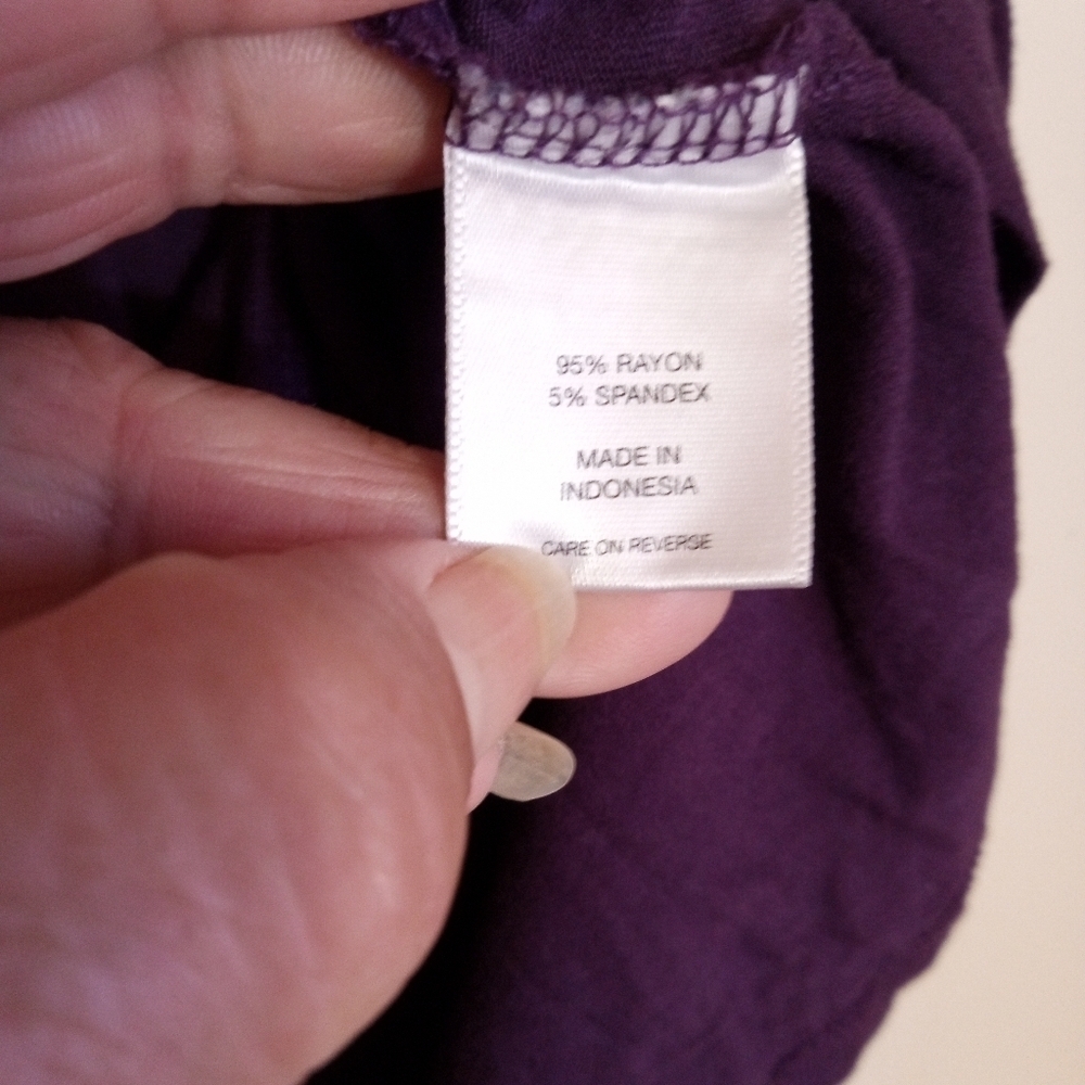 NY&CO eggplant cowl neck pleated stretch top with keyhole and ruched sides - Picture 6 of 7